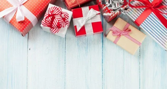 Los 23 Mejores Regalos para Viajeros (Ideas para regalar a los amantes de los viajes en 2024)
