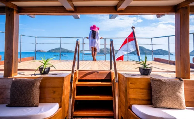 yacht charter Indonesia