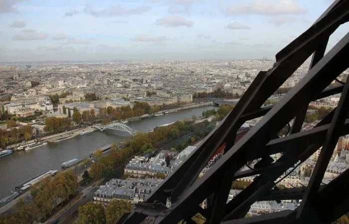 comer en la torre eiffel