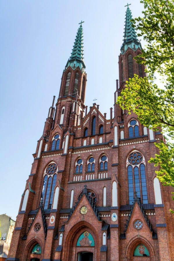 torres de la Catedral de San Miguel Arcángel y San Florián Mártir Barrio de Praga Varsovia