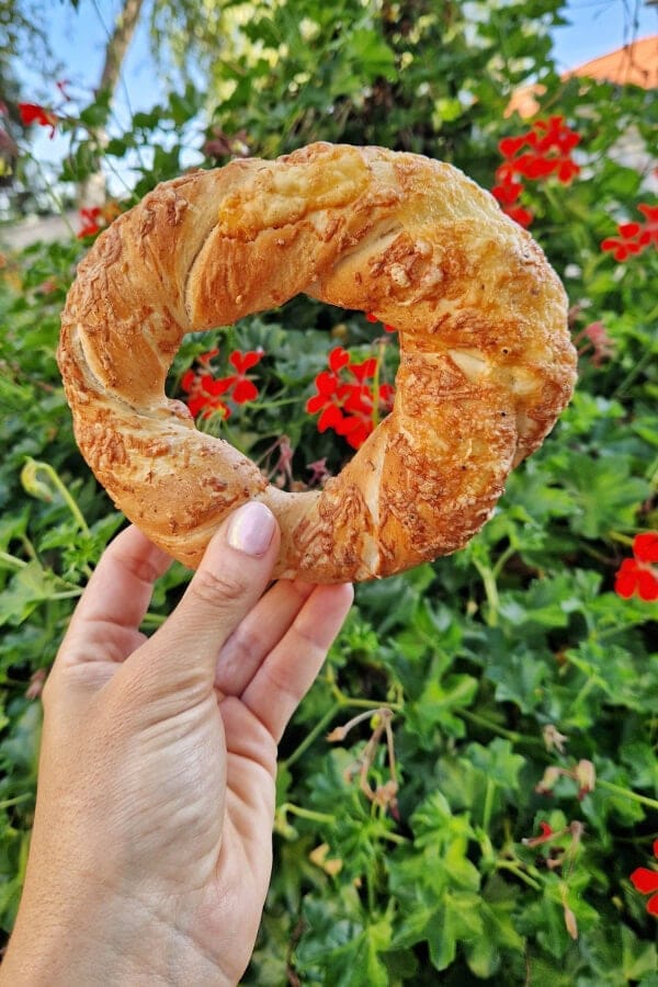 El pretzel polaco es uno de los imprescindibles que comer en Polonia