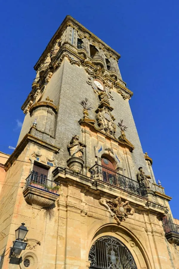 Basilica Menor de Santa Maria de la Asuncion un imprescindible que ver en Arcos de la Frontera