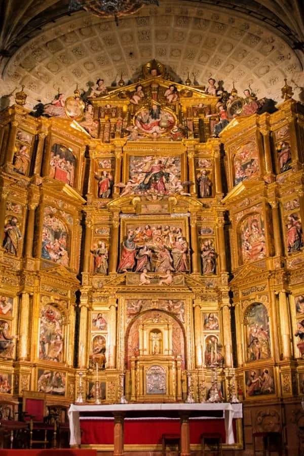 interior de la Basilica Menor de Santa Maria de la Asuncion en Arcos de la Frontera