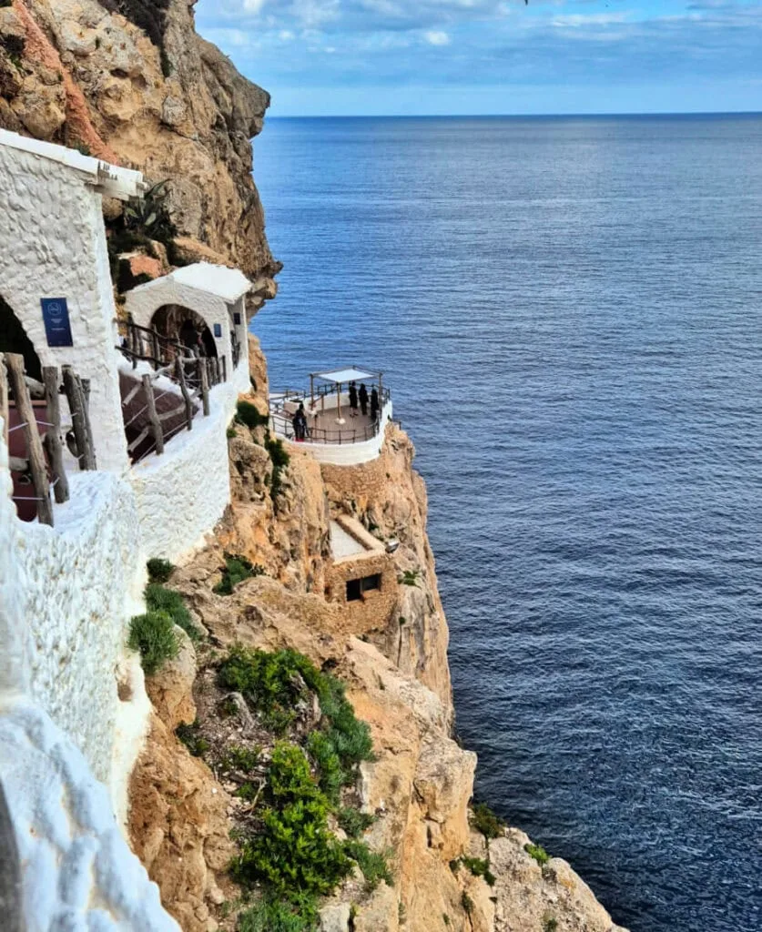 Cova den Xoroi que ver cerca de Mahon Menorca 837x1024