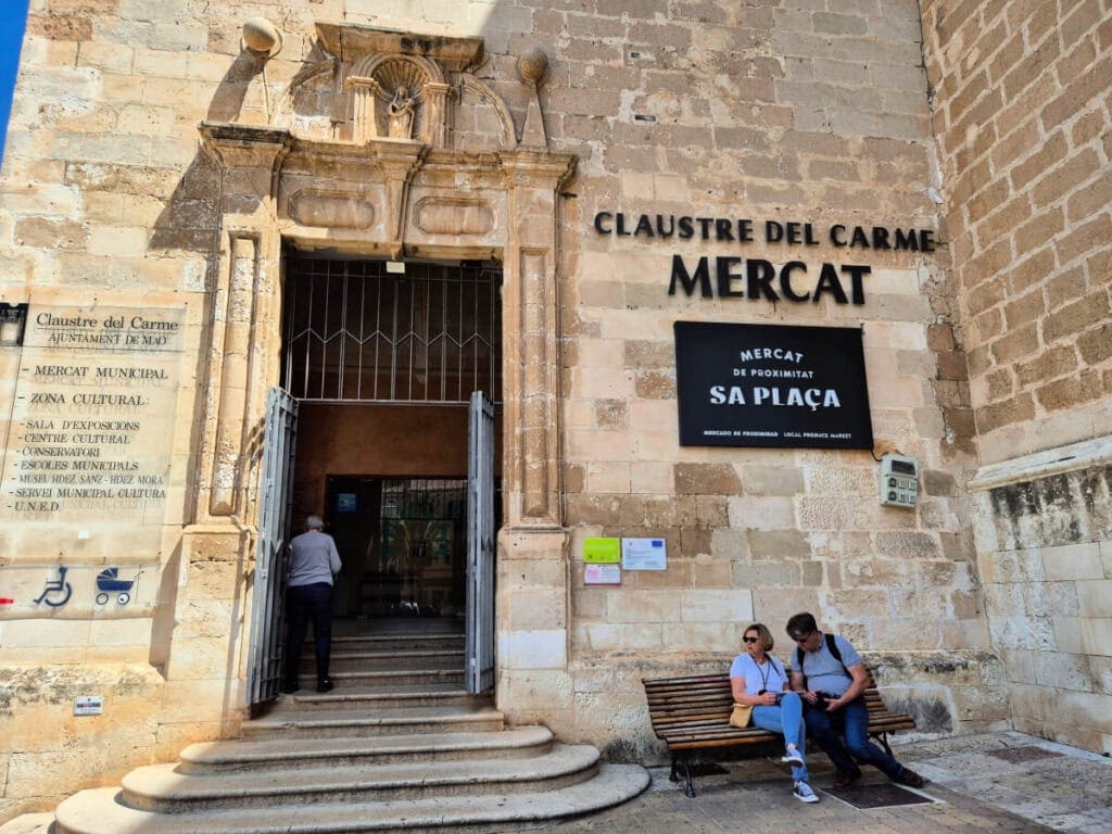 Mercat des Claustre es un imprescindible que visitar en mahon menorca