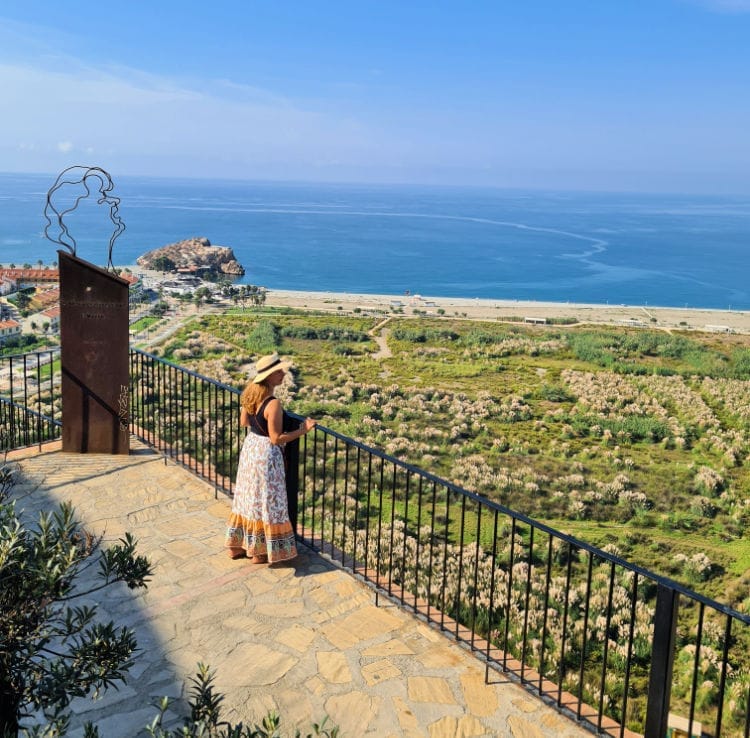 Mirador de Enrique Morente en Salobreña
