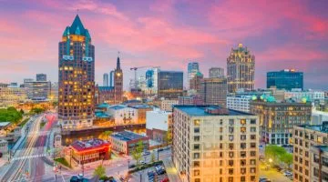 Best Hotels with Hot Tub in Room in Milwaukee