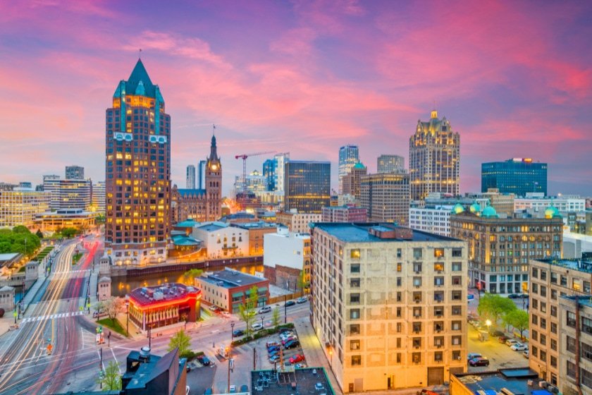 10 Best Hotels with Jacuzzi in Room in Milwaukee, WI (2024)