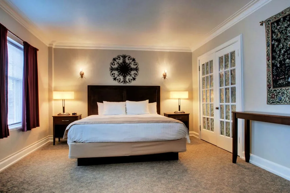 Knickerbocker on the Lake