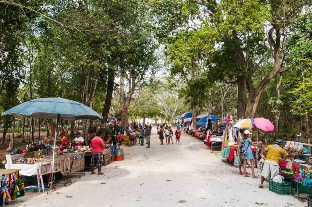 e open air market shopping tulum mexico 1024x680