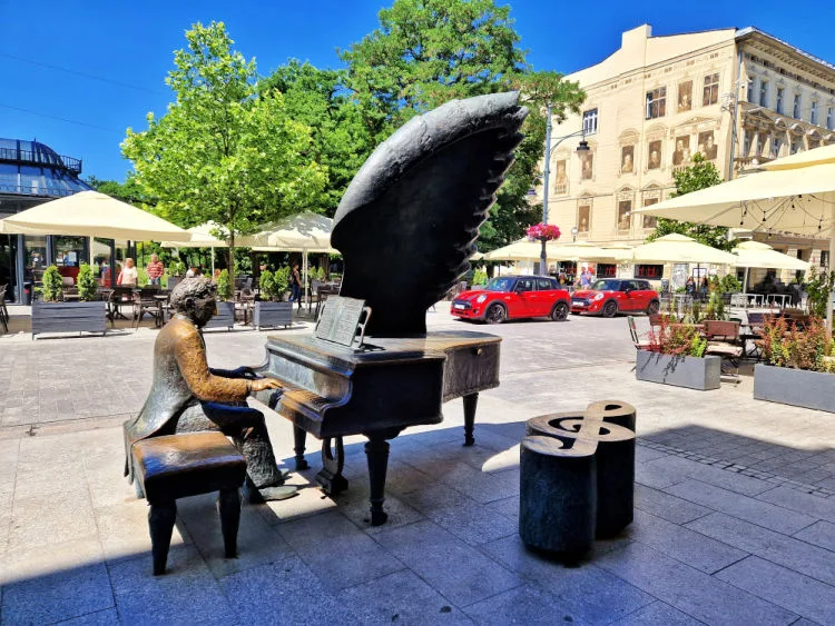 Escultura de Arthur Rubinstein en Lodz