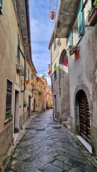 Calles de Fosdinovo en la Toscana