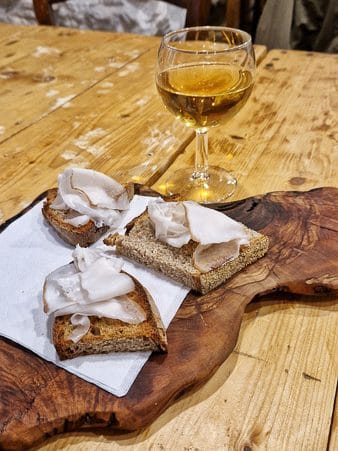 Lardo de Colonnata típico de la Toscana edited