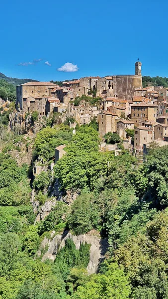 Pueblo de Sorano desde lejos