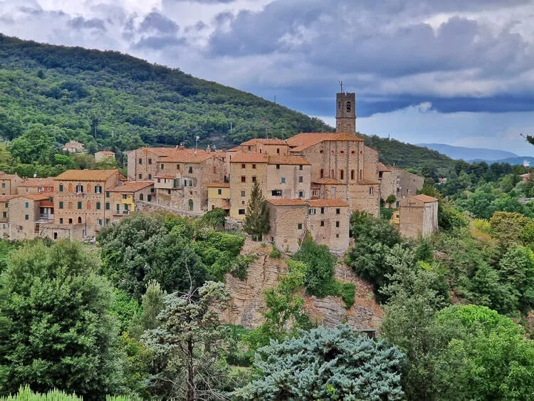 Pueblo toscano dde Sasso Pisano
