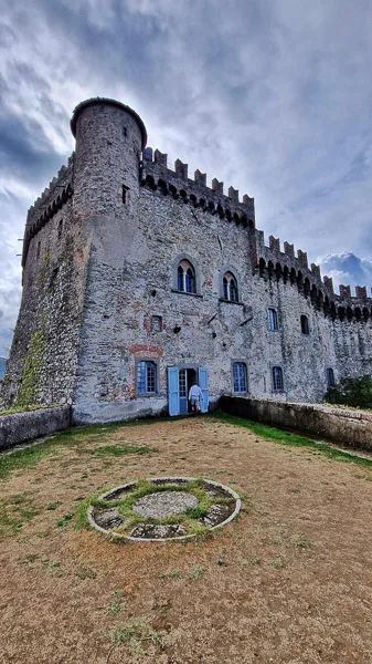 Visita del Castillo de los Malaspina en la Toscana