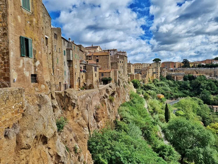 Vistas de Pitigliano pueblo de la Toscana