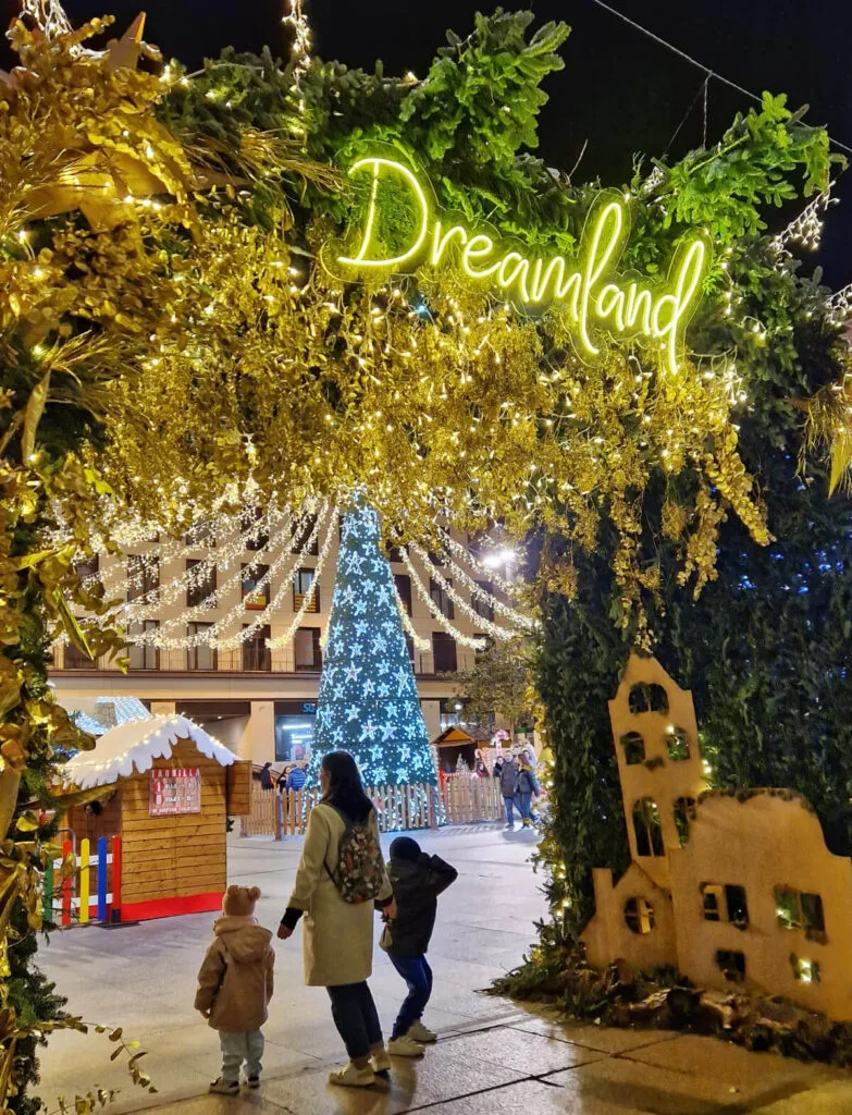 donde viajar en navidad con ninos en espana 783x1024