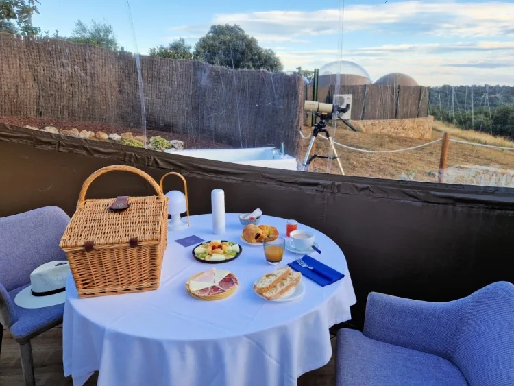 Desayuno del hotel burbuja Miluna en Toledo