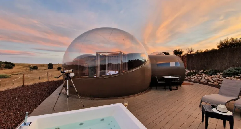 Dormir bajo las estrellas en el mejor Hotel Burbuja cerca de Madrid
