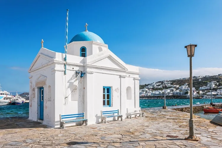 Iglesia de Agios Nikolaos en el puerto antiguo de MIkonos