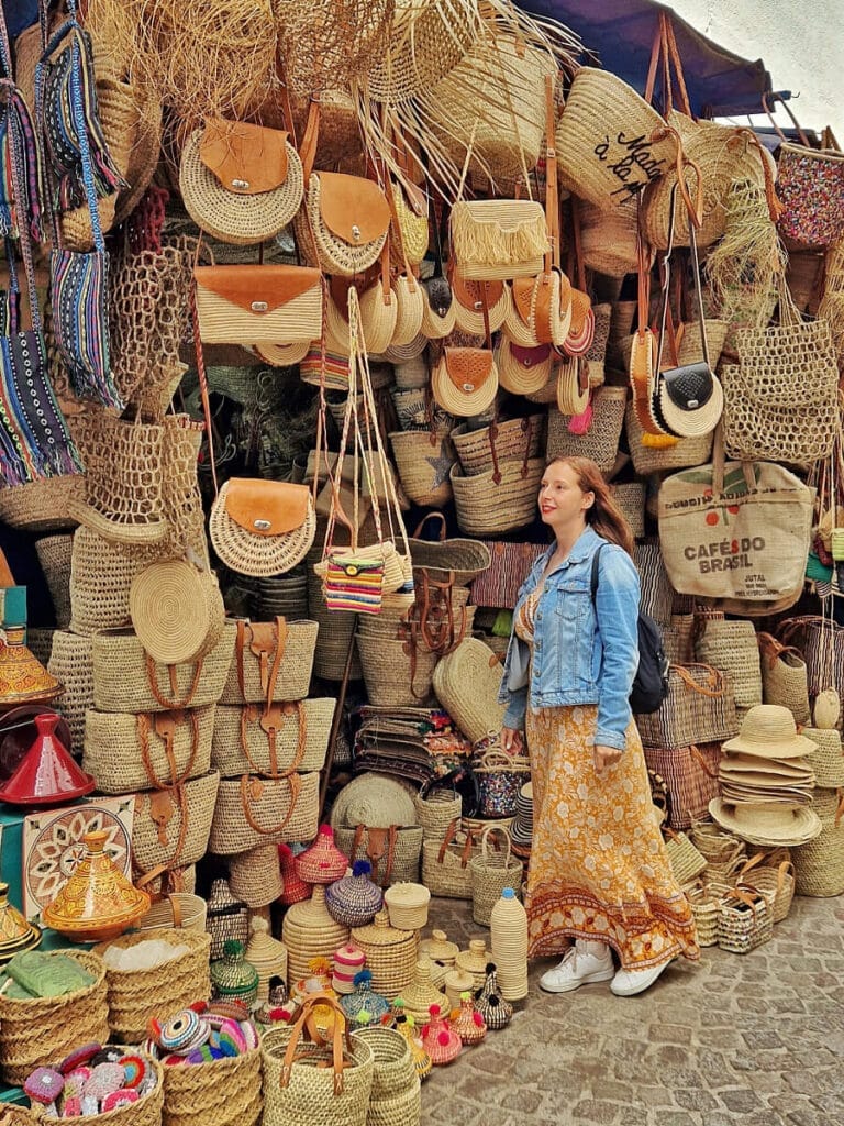 Sara Mindful Travel de compras en Marrakech Marruecos