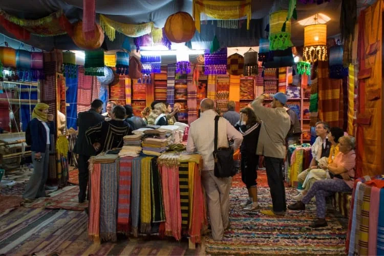Tienda de alfombras en el zoco de Marrakech