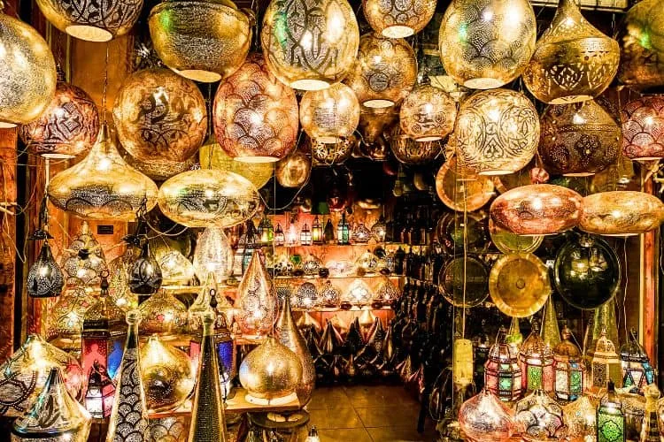 Tienda tradicional de lamparas en Marrakech