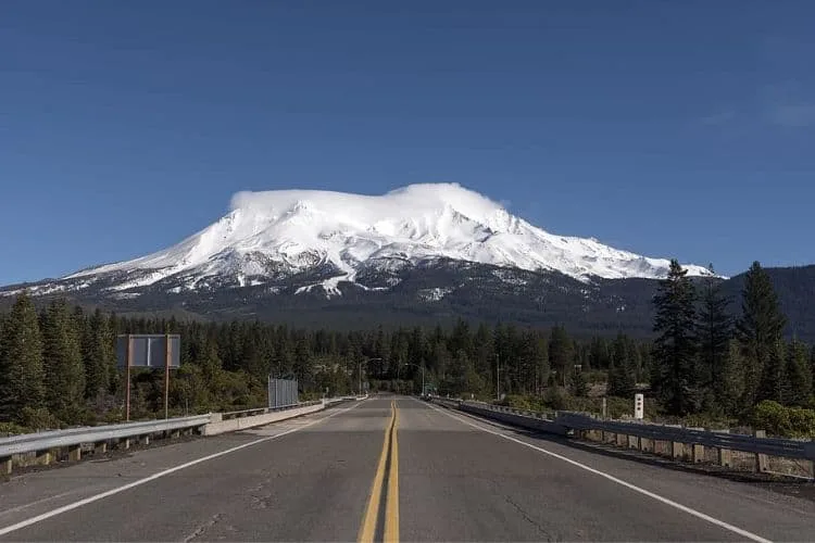 mount shasta snow highway