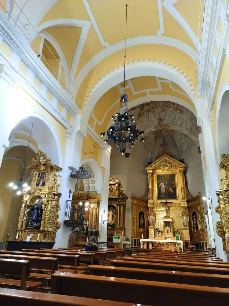 la impresionante iglesia de Santo Tome