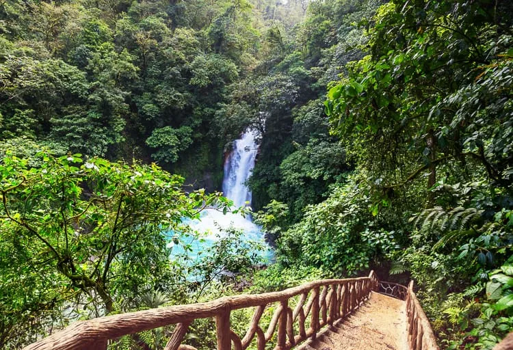 Waterfall to visit in Costa Rica