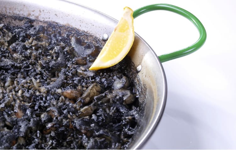 arroz negro plato tipico de Barcelona Cataluna