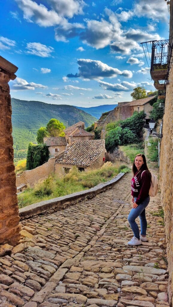 Pueblo de Gallipienzo antiguo Navarra 577x1024