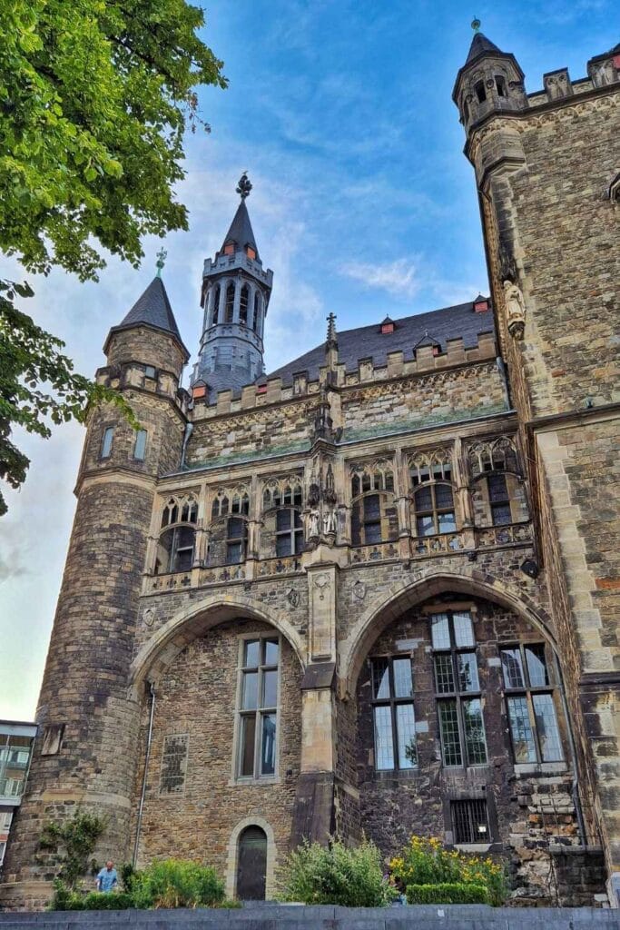 Lugares que ver en Aachen Alemania 683x1024