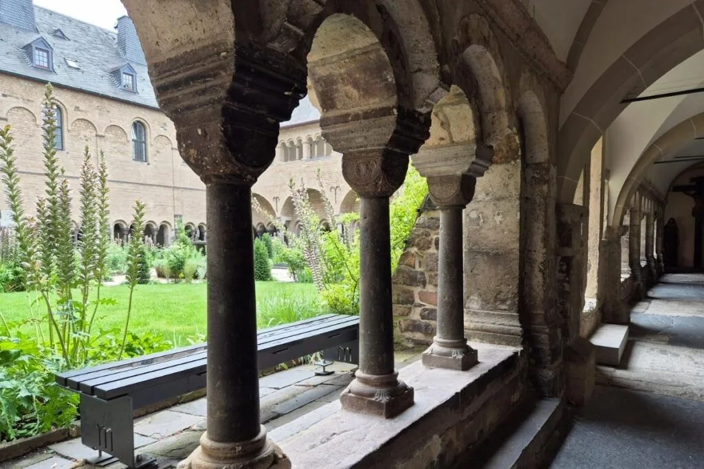 Claustro iglesia Bonn Alemania 1024x683