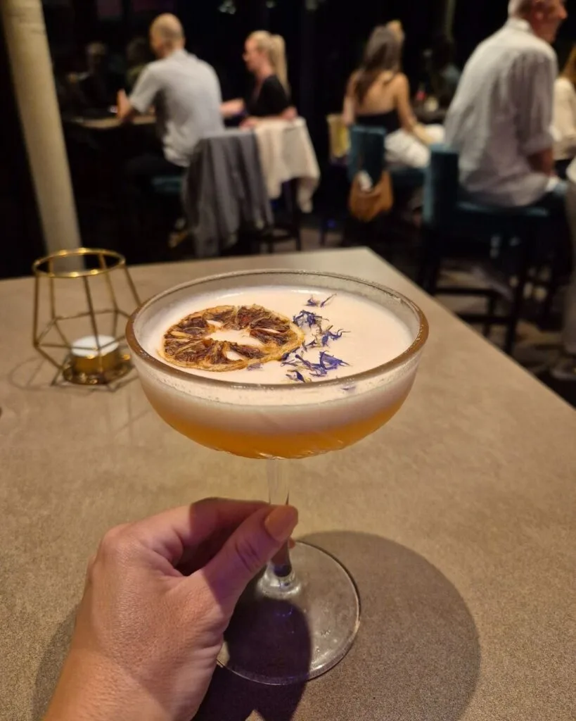 Cocktail en el rooftop Bonn 819x1024