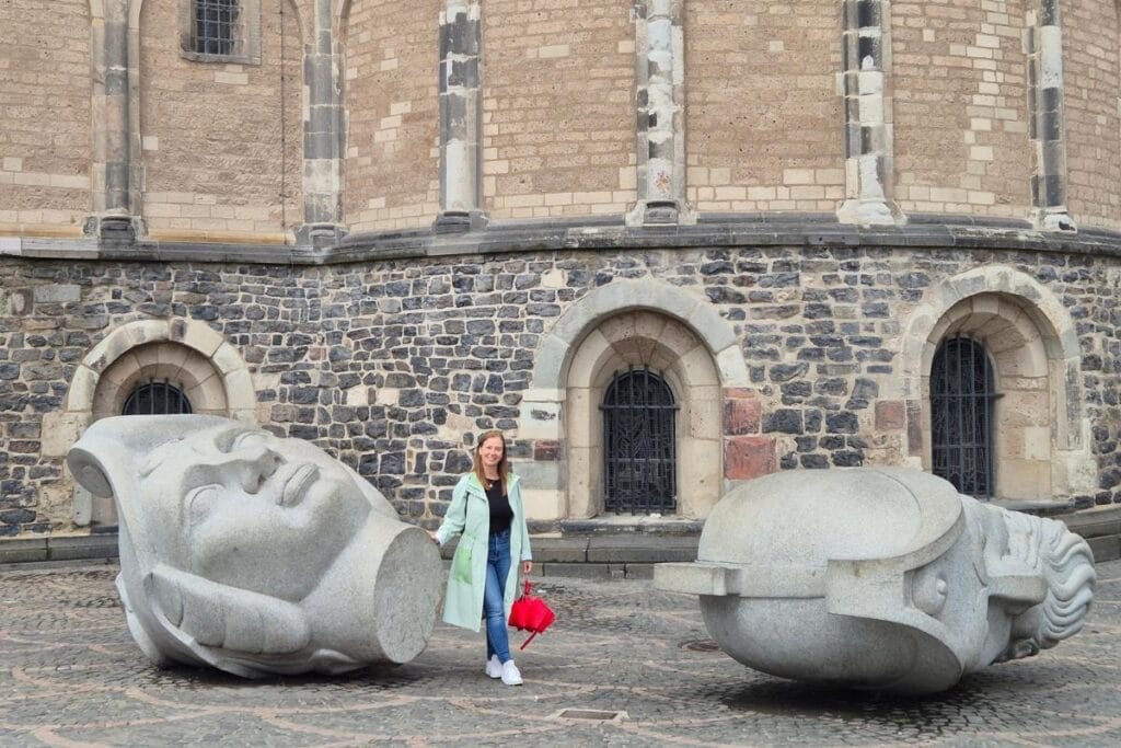 Esculturas iglesia Bonn Alemania 1024x683