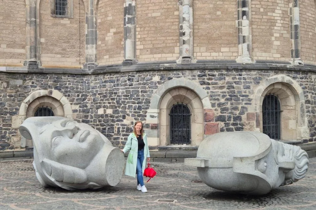 Esculturas iglesia Bonn Alemania 1024x683