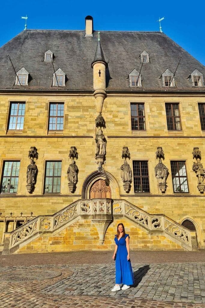 Fachada del Ayuntamiento de Osnabruck Alemania 683x1024