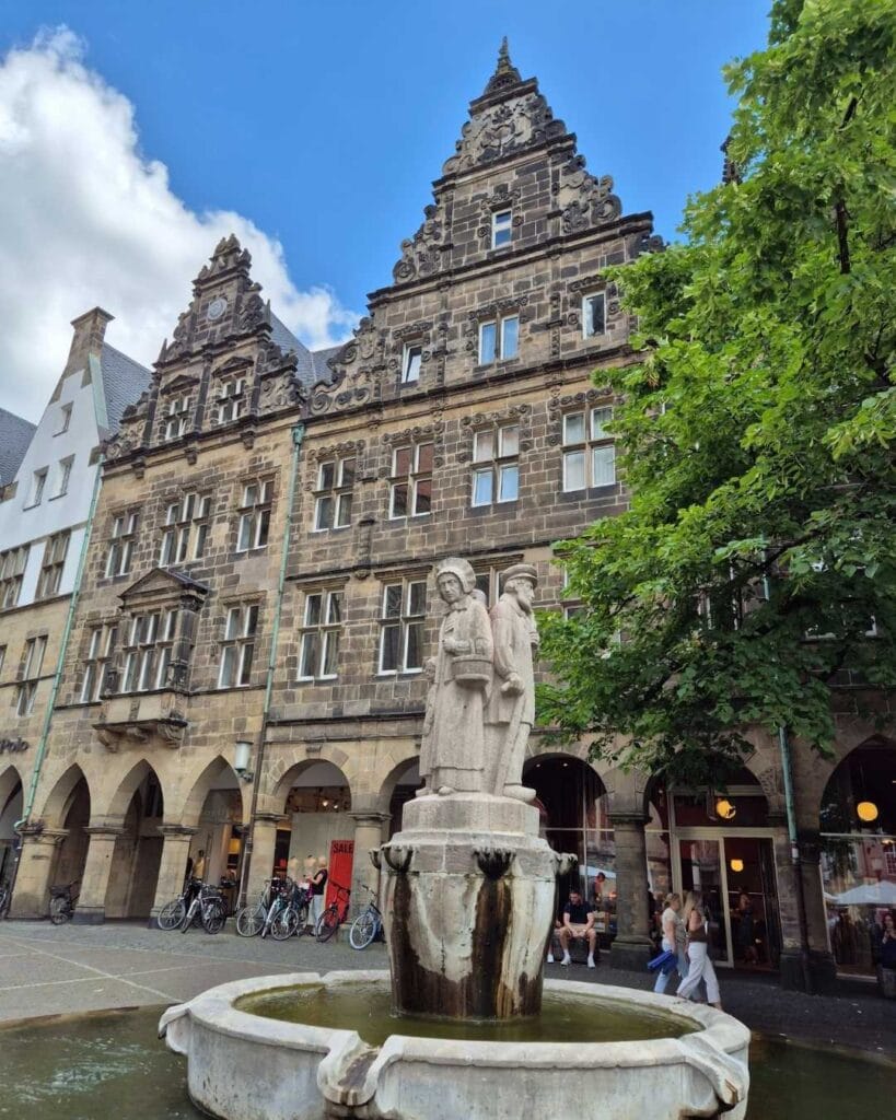 Fuente centro historico Munster Alemania 819x1024