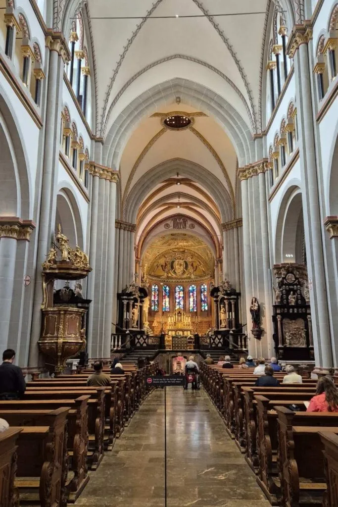 Iglesia Munster Bonn Alemania 683x1024