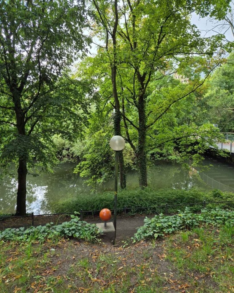 Paseo por el rio Osnabruck Alemania 819x1024