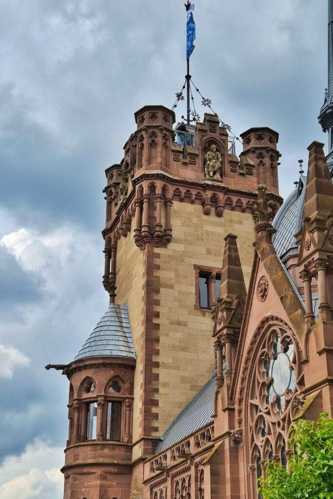 Torre del Castillo de Drachenburg Bonn 683x1024