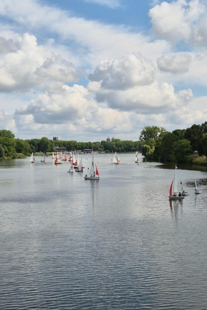 Veleros en el lago Aasee Munster Alemania 683x1024